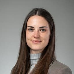 Frau Alina Bexter